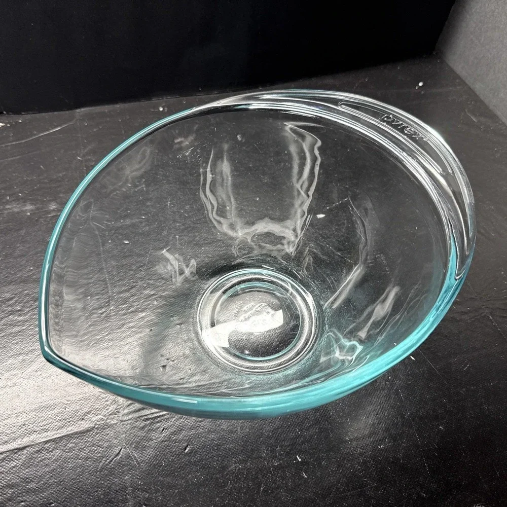Rare Pyrex Vintage Teardrop Glass Large Mixing  Bowl 2.5Qt w/Pour Spout #2225